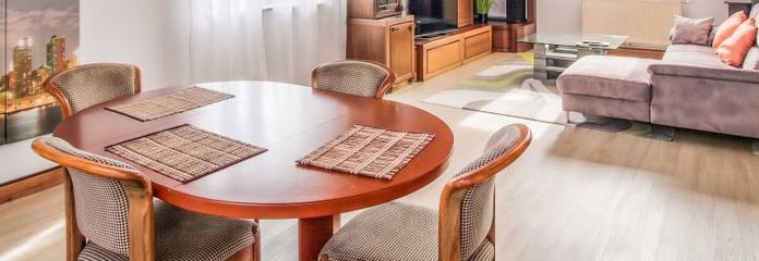 Großzügige DG-Wohnung auf 85 m² : 2 Zimmer plus beheizbarer Wintergarten-Raum & eigener Garten