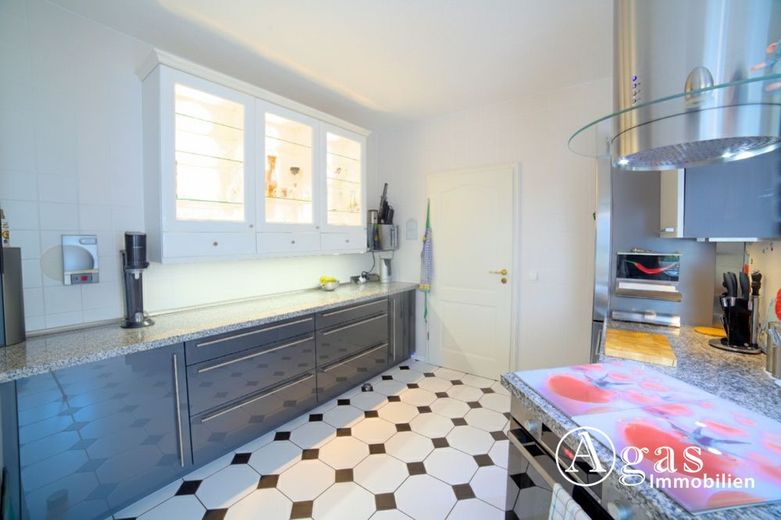 Exklusive Stadtvilla mit privater Wellness-Oase und Außenpool in Alt-Hohenschönhausen – Küche