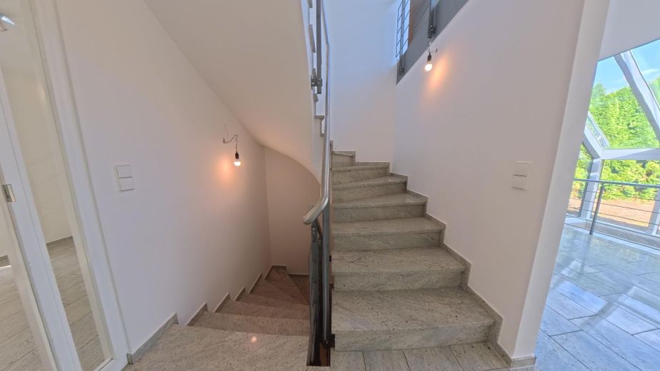 Geniş aile için modern mimar tasarımlı ev – Treppe EG