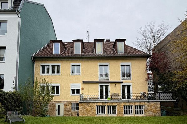Edificio residenziale plurifamiliare d’epoca affittato, in posizione centrale – cinque unità abitative di carattere