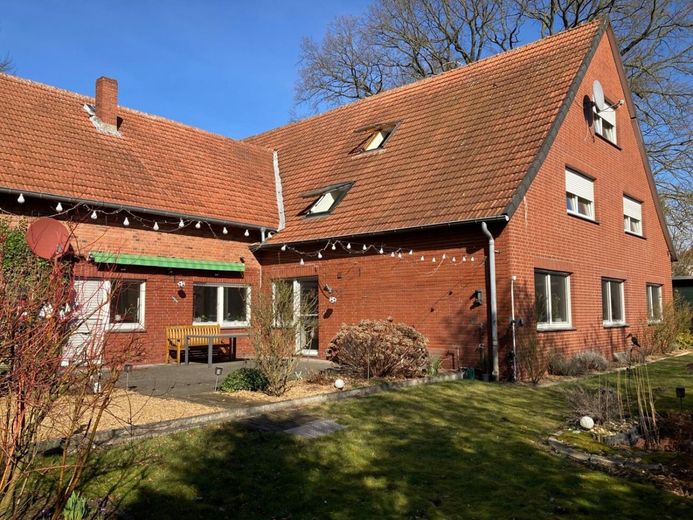 Großzügiger Resthof mit zwei Wohneinheiten, umfangreichen Nutzflächen und vielfältigem Entwicklungspotenzial – Garten - Südseite