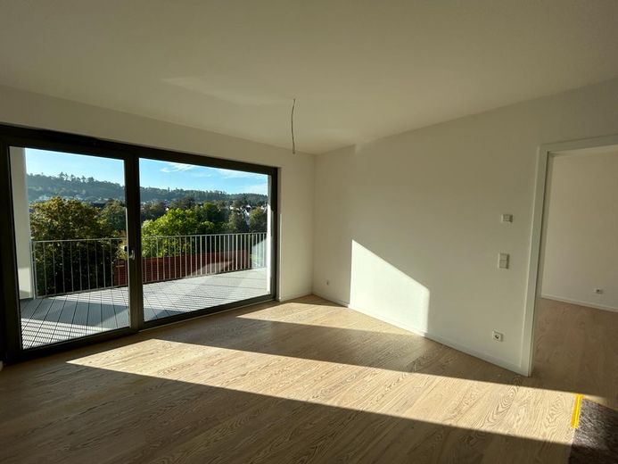 Top moderne, neuwertige 2 ZiKüche/Bad/ großer Balkon - Königsbergerstraße 1b – Foto 1