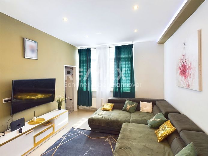 Lichtdurchflutete 3-Zimmer-Balkon-Wohnung im 2. OG mit grünem Rückzugsort – Wohnzimmer