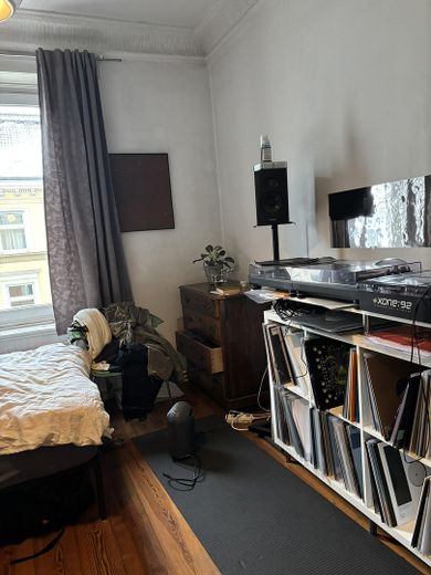 Linkes Zimmer zur Strasse