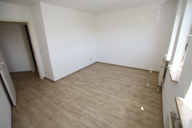 Comfortable 3-room maisonette apartment with balcony and underground garage in Plauen – Schlafzimmer