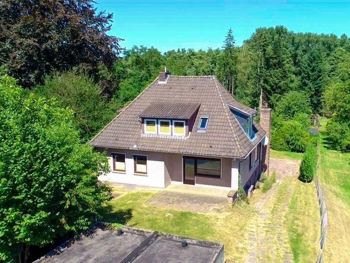 Architektenhaus zentral in Walsrode – 3.345 m² Waldrandlage mit Bachlauf & Obstbäumen – Foto 1