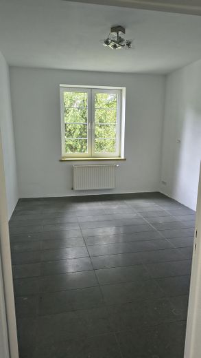 Große, bezugsfertige Wohnung - 6,5 Zimmer + 3 Stellplätze – Foto 12