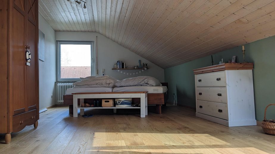Schlafzimmer 1