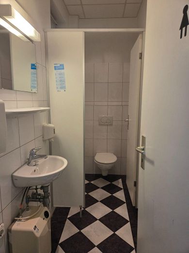 Büro, Ladenlokal · 172 m² · Toplage Lloydstraße Bremerhaven – Damen WC