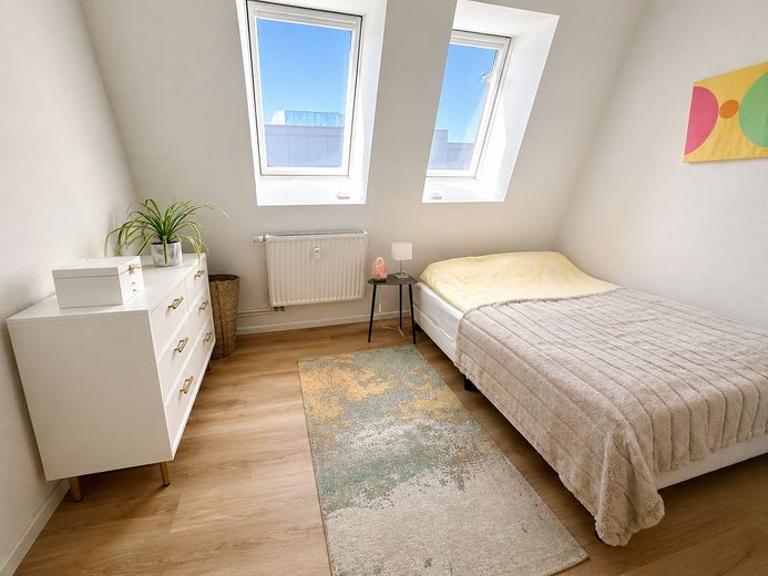 Ambiance penthouse avec vue sur la Spree - appartement lumineux de 4,5 pièces à Friedrichshain – Schlafzimmer Moonview