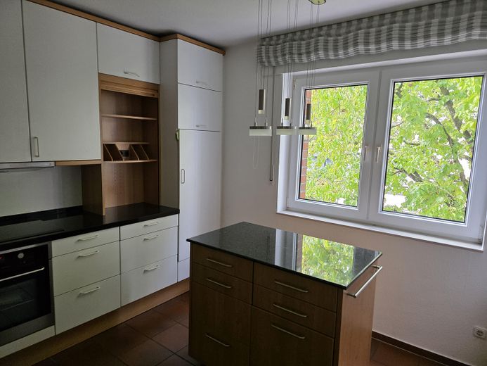 Rara opportunità nel Kreuzviertel: appartamento su due livelli, ca. 145 m², 4 locali, balcone – senza provvigione – 2. OG_Küche (2)