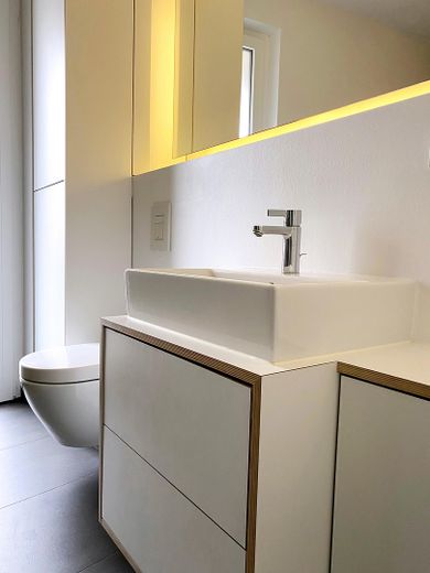 Townhouse-Wohnung Neckarstadt-Ost / Terrasse und Gartennutzung / 2 Balkone / Perfekt für Familien – Duschbad EG 