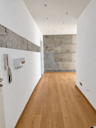 Komisyonsuz: Teraslı, konut amaçlı kullanılan bodrum katı ve hobi/sinema odalı 3,5 oda – Eingang Flur