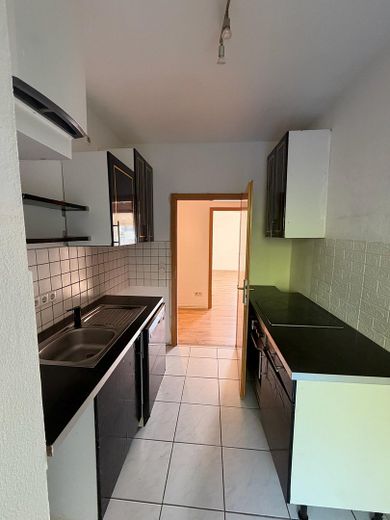 Stuttgart Süd Bestlage - 2-Zimmer-Wohnung mit großem Balkon ins Grüne in Stuttgart-Süd – Küchenraum separat