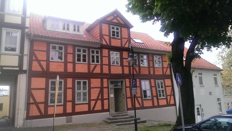 Gemütliche kleine Wohnung im Fachwerkhaus am Holzberg – Straßenansicht