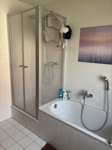 Wunderschöne Doppelhaushälfte in Etting – Badezimmer