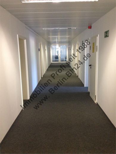 Büro - gemeinschafts Teeküche und gemeinschafts Waschräume – 28.4.14 010