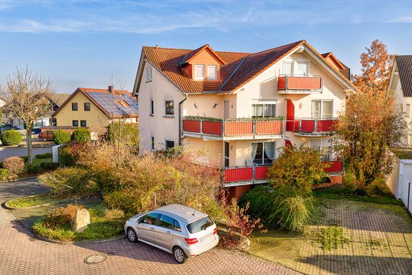 Neuwertiges und aufgeteiltes MFH mit 4 leeren Wohnungen! Provisionsfrei!