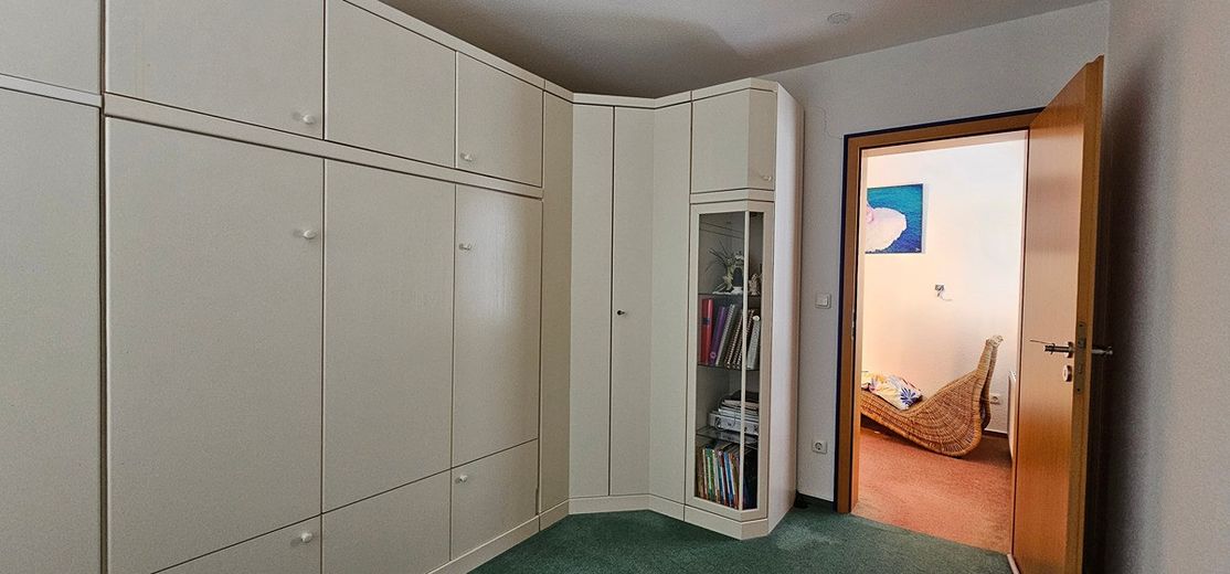 Hochwertig ausgestattetes Doppelhaushälfte-Eckhaus mit Garage, Garten und Wintergarten  in 41065 Mönchengladbach – Deutschland – NRW – Foto 16