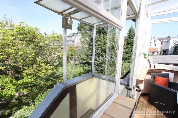 Bonn-Kessenich’te özel kış bahçesine sahip mobilyalı 2 odalı daire!