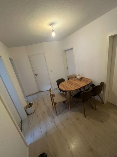 Chambre en colocation haut de gamme avec nouvel équipement & balcon, disponible immédiatement – Photo 3