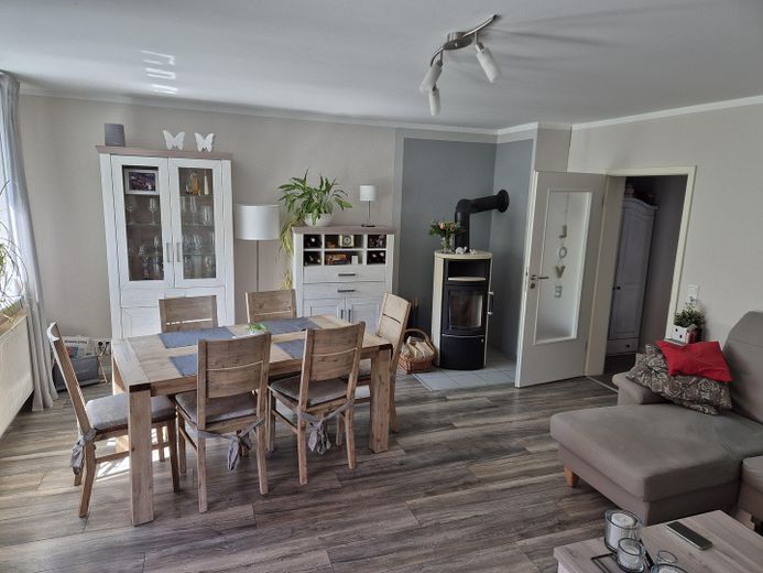 Wohnzimmer mit Kamin