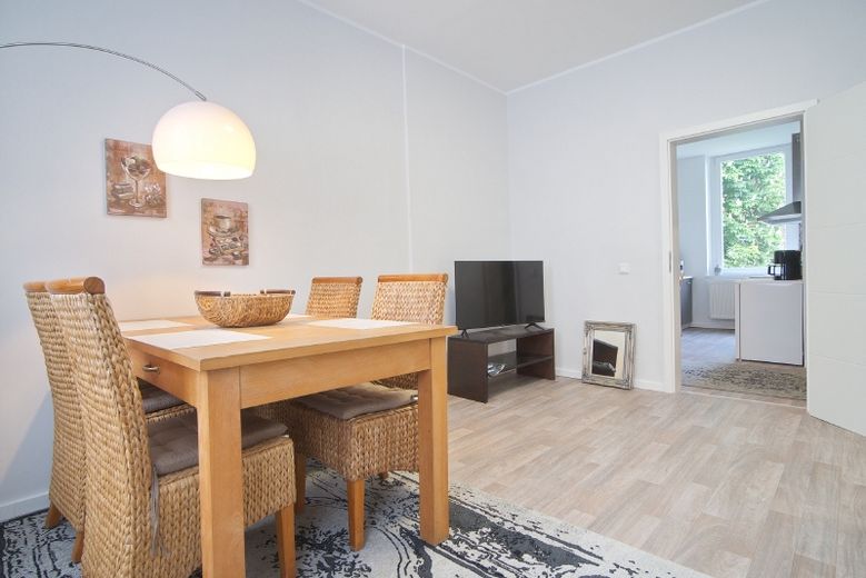 Ansprechend eingerichtete Wohnung in ruhiger, zentraler Wohnlage, Internetzugang vorhanden – 93fb1bf1af6be5ef7e2079c6087a6dc742877bd1.jpg