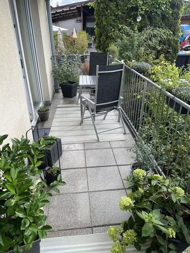 Hochwertige helle 3-Zi.-Whg., Einbauküche u. Balkon, in modernem 4-Fam.-Haus, Bestwohnlage Groovnähe – Balkon