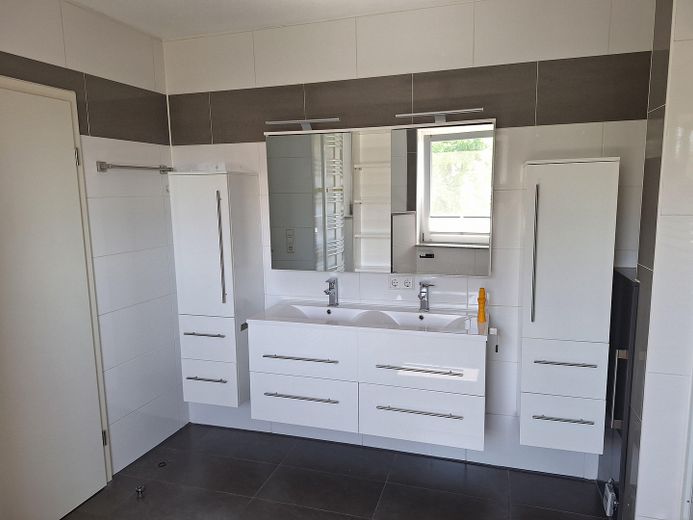 Langenau Göttingen Provisions FREIE 3,5 Zimmer Wohnung 1 OG – Bad