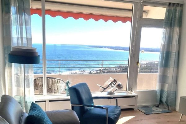 ¡Vistas al mar! Apartamento totalmente renovado, cerca de la playa y del centro, 75 m², 2 habitaciones