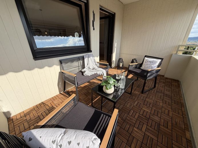 Sofort Einziehen! Frisch renovierte 3,5 Zimmer Wohnung mit Balkon und Garage – Balkon - Originalbild