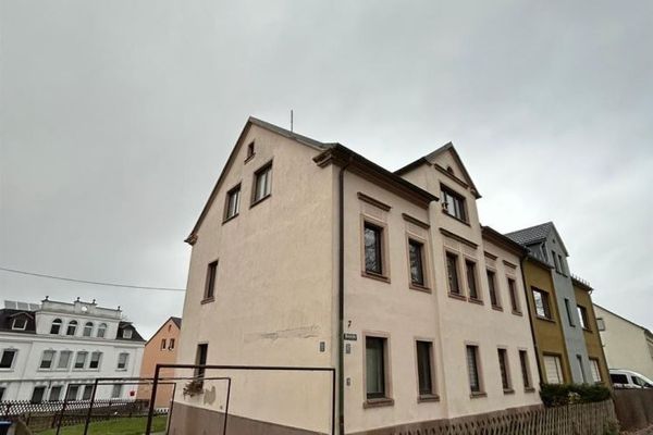 Gemütliche DG 2-Zimmer mit Dusche und Laminat in ruhiger Lage!