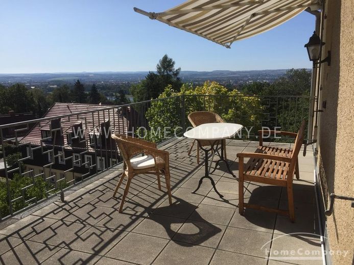 20330G HomeCompany Dresden Möbliert/Furnished 2-Zimmer Apartment mit phantastischer Aussicht über die Stadt am Loschwitzer Elbhang, grosse Dachterrasse max. 2 Personen – 6ebfaf0050a83646e1678c96417a35e6aa2c968c.jpg