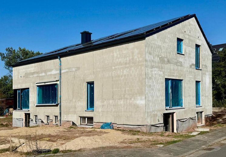 Provisionsfreies KFW55 Ausbauhaus: Architekten 2FH trifft auf 750m² Natur mit Gestaltungsmöglichkeit – Außenansicht - Süd/Ost