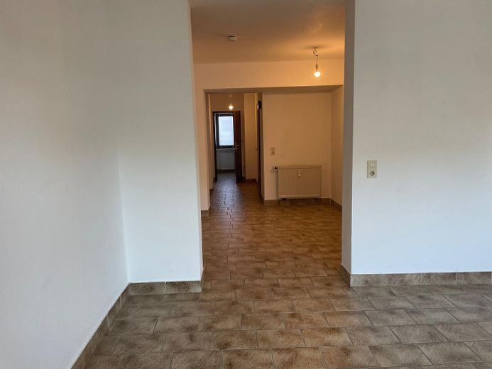 Ruhige 3 ZKB Balkon Wohnung in Pottum am Wiesensee – Blick von Wohnzimmer in Flur