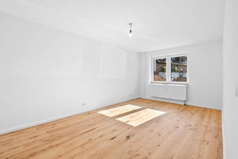 Modernisierte 3-Zimmer Erdgeschosswohnung in Köln Worringen direkt am Rhein – Schlafzimmer