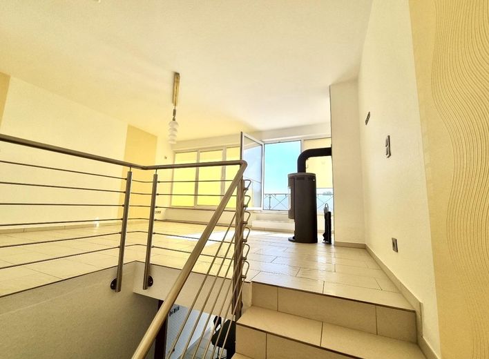 Piso dúplex de 4 habitaciones en propiedad con vistas al lago – OG mit Ofen & Dachterrasse