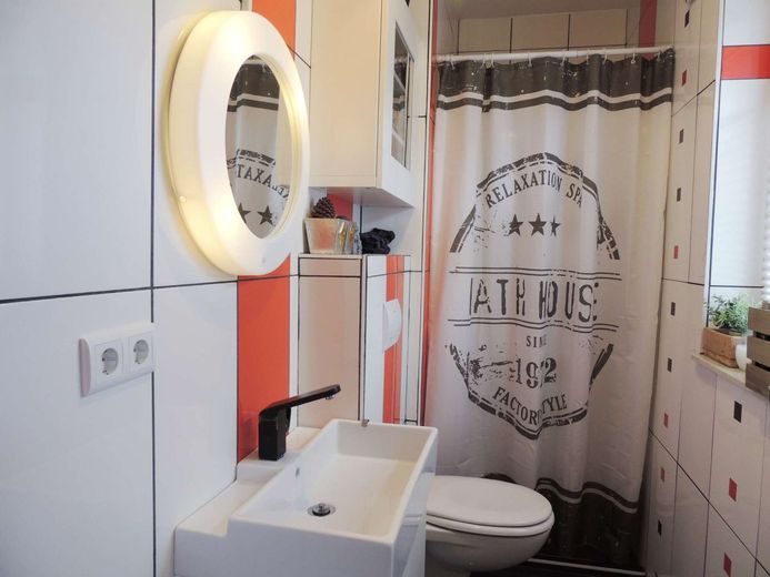 Energieeffizientes Traumhaus - Flexibles Raumkonzept mit Einliegeroption – kleines Bad mit Dusche OG