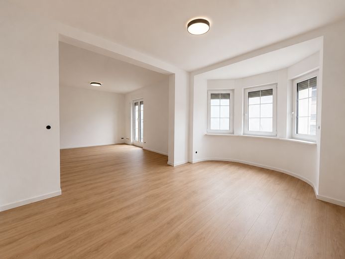 *Charmante DHH stilvoll renov. mit gr. Garten &amp; Garage* – Wohn- Esszimmer