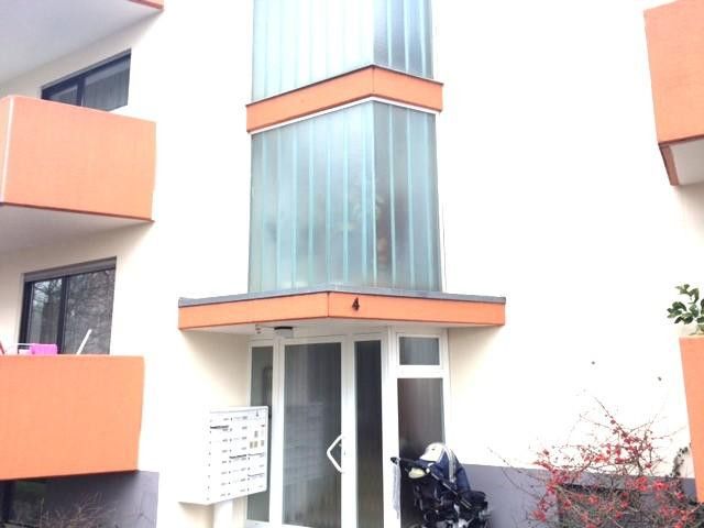 Appartamento monolocale parzialmente ristrutturato in una posizione residenziale molto richiesta! – Eingang Haus