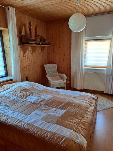 Groß Köris’te su kenarlı taşınmaz, İskele ve misafir evi bulunan seçkin göl mülkü- komisyonsuz – Schlafzimmer Gästehaus