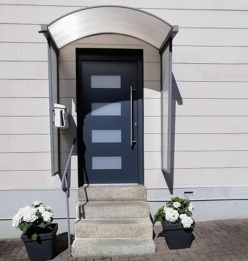 Modernized semi-detached house with view of the Schlei No commission from private seller ... living like on vacation! – Hauseingang Ost