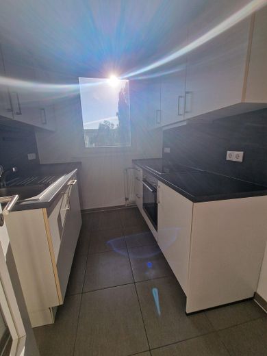 Sehr helle 2-Zi.-Whg., saniert, mit EBK, 4.OG mit Aufzug, Kudamm-Nähe – Küche