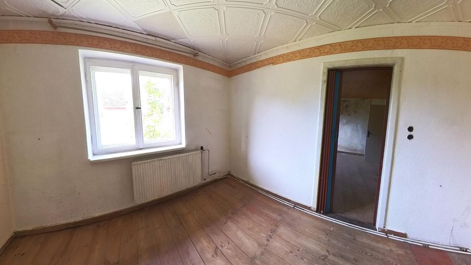 12 Zimmer | 164 m² | Doppelhaushälfte mit Entwicklungspotenzial nahe der Müritz- provisionsfrei – Schlafzimmer 1 EG