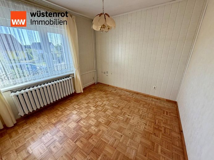 Gepflegtes Familienidyll mit großem Garten, Nebengelass und moderner Wärmepumpe – Zimmer