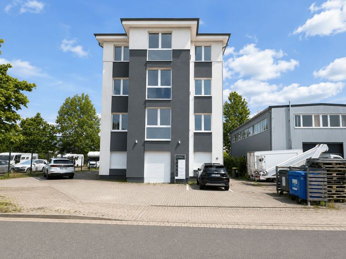 Nowoczesna powierzchnia biurowa / gabinetowa o powierzchni 91 m², 4 pokoje z kuchnią i łazienką w Glinde – Außenansicht