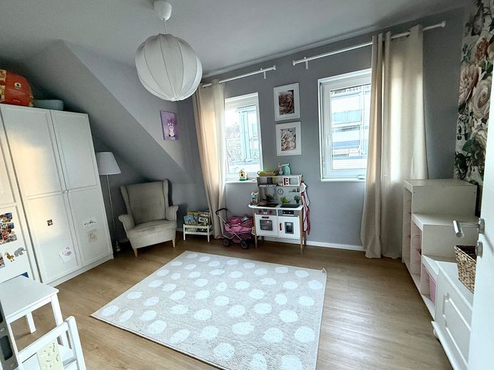 Modernes freistehendes Einfamilienhaus von 2019 mit großem Garten, zentral – Foto 19