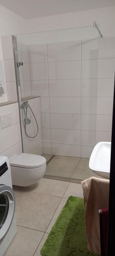 3 Zi-Wohnung: Kurze Wege zu U-Bahn, Einkaufen, Grundschule; 80 qm, schön, ruhig, hell, 2 Balkone – Bad