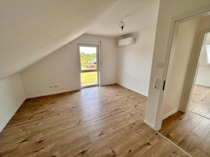 Luxus-Maisonette mit eigenem Eingang | Erstbezug | Klimaanlage | Wallbox | Einbauküche | 2 Bäder – Büro/Kind 3 flexibel nutzbar