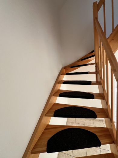 🌿 Renovierte Doppelhaushälfte mit grossem Garten und Garage in Linthe bei Berlin/ Potsdam – Treppe